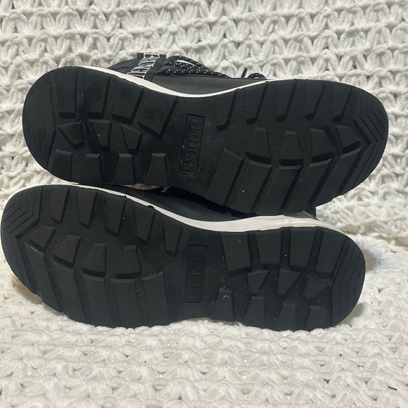 GUESS Women’s puffy Ankle Boots Size 7 - Picture 7 of 8